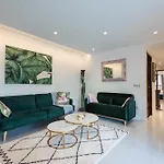 Apartman Rare! 2-br With Pools Access Private Parking