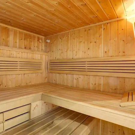 Rare! 2-br With Pools Access Private Parking Apartament *