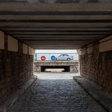 Rare! 2-br With Pools Access Private Parking * كان