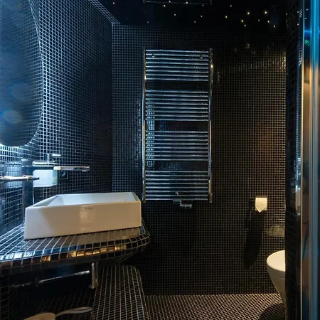 Rare! 2-br With Pools Access Private Parking *