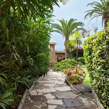 Rare! 2-br With Pools Access Private Parking شقة *