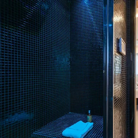 Rare! 2-br With Pools Access Private Parking * كان