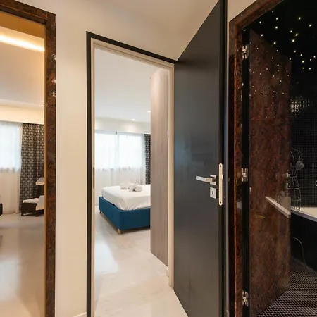 Rare! 2-br With Pools Access Private Parking Apartament *