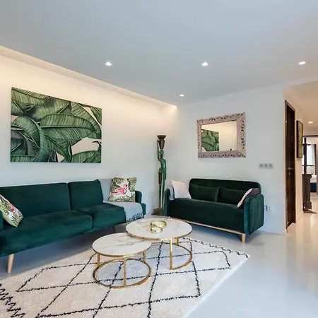 Apartament Rare! 2-br With Pools Access Private Parking