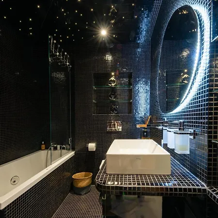 Rare! 2-br With Pools Access Private Parking Apartament